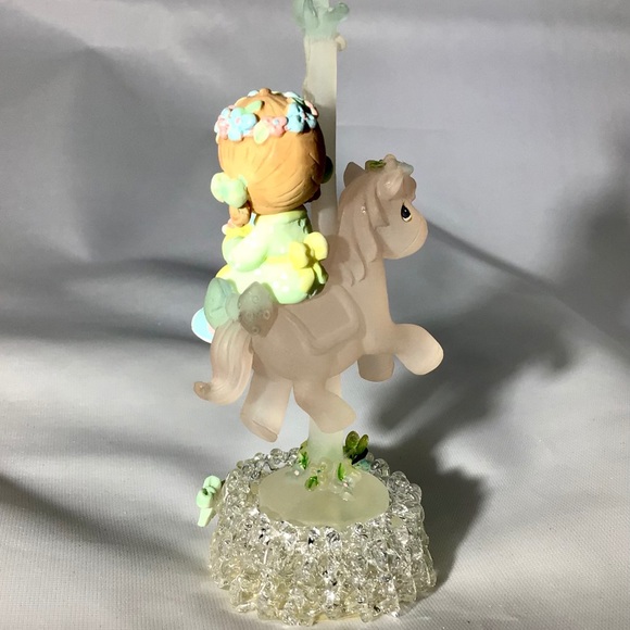 PRECIOUS MOMENTS “The Voice of Spring” carousel - Picture 3 of 14